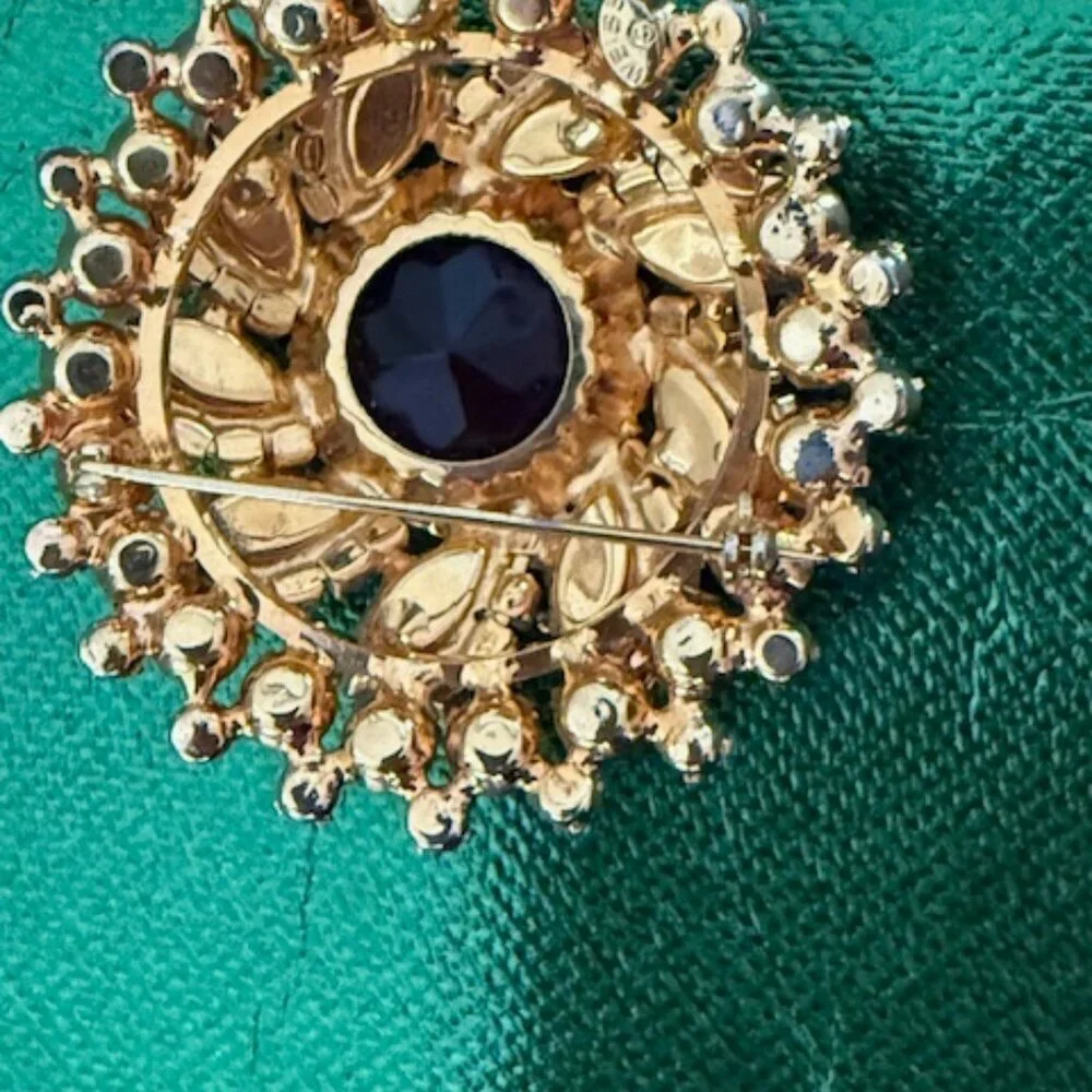 vintage weiss brooch